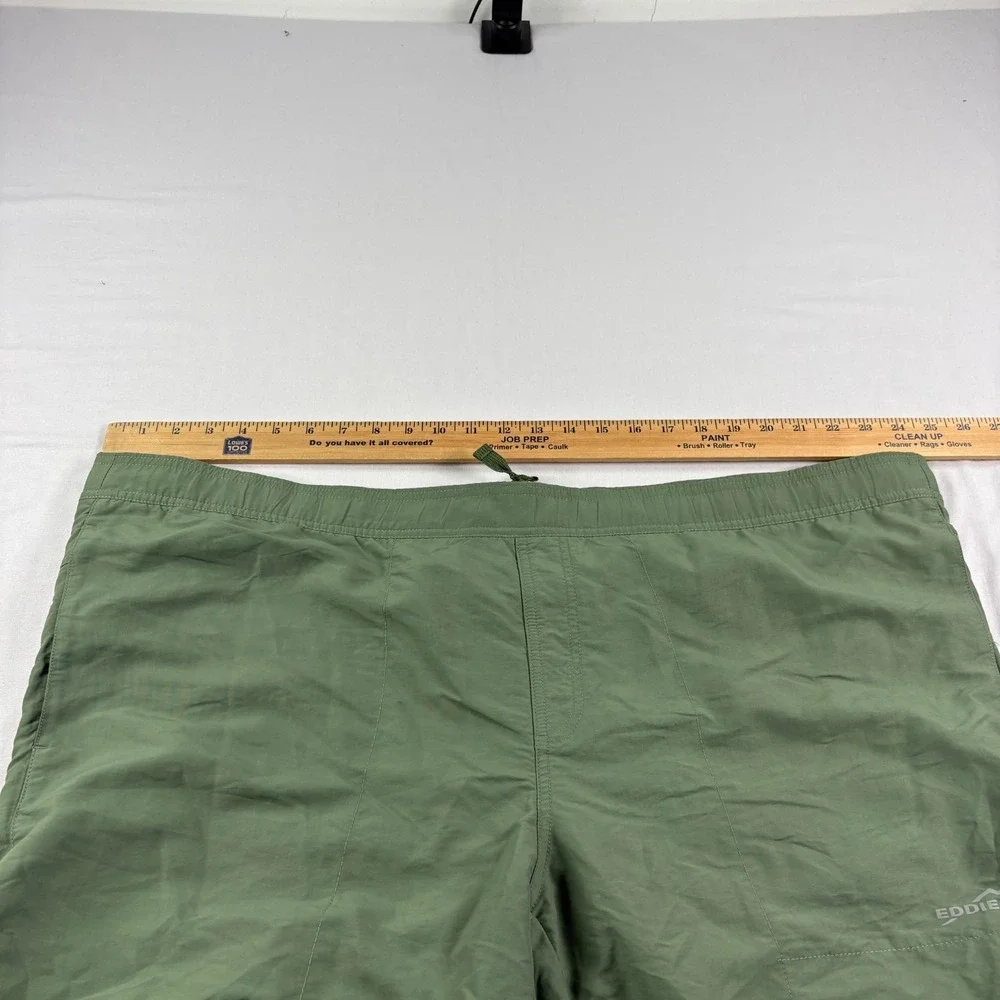 Eddie Bauer Shorts Men 2XL (Size 50) Green Amphib Hybrid Outdoor Relaxed Fit NEW